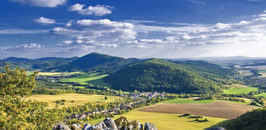 Užite si krásne výhľady a prírodné scenérie s batohom po regióne