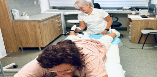 Bánovská nemocnica spustila prevádzku moderného Centra pre liečbu pohybového aparátu Nemocnica AGEL Bánovce v úvode septembra oficiálne spustila prevádzku moderného Centra pre liečbu pohybového aparátu.