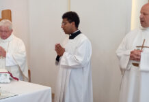 V Miezgovciach požehnali počas hodových osláv Kaplnku svätého Egídia Slávnostnú svätú omšu celebroval opäť Mons. Dominik Gurín spolu s dekanom bánovskej farnosti Gustávom Lutišanom. Foto: Miloš Šagát