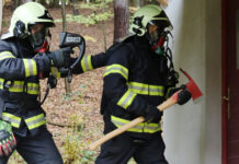 Spoločné cvičenie profesionálnych a dobrovoľných hasičov bolo zamerané na likvidáciu lesného požiaru Cvičenie sa uskutočnilo v katastri obce Ľutov, v okrese Bánovce nad Bebravou