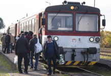 Medzi Mníchovou Lehotou a Chynoranmi počítajte s výlukami Bánovce nad Bebravou - pred žel. stanicou