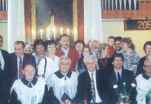 Rod Ottlyk bol od začiatku reformácie patrónom evanjelictva Účastníci Ottlykovskej rodiny na slávnosti 270. výročia posvätenia kostola 11. júla 1995.