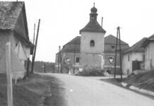 Zvonica v Horných Ozorovciach bola postavená pred 210 rokmi. Aký ju postihol osud? Zvonica bola v roku 1970 z dôvodu bezpečnosti cestnej premávky zbúraná