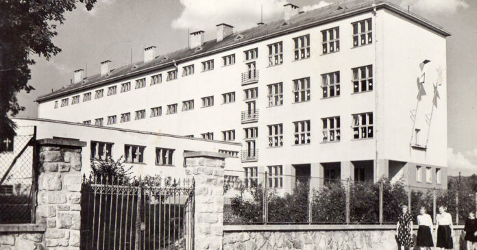 Škola na Duklianskej ulici otvorila svoje brány už vo februári 1942