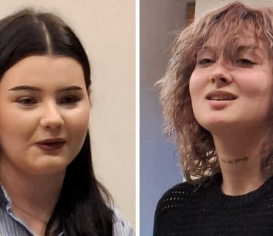 Čučoriedková poézia z Bánoviec zažiarila v Starej Ľubovni Alexandra Reháková a Tamara Richtárechová z divadelného krúžku CVČ Bánovce nad Bebravou počas svojich vystúpení na celoslovenskej súťaži Naša Vansovej Lomnička v Starej Ľubovni. Foto: FB/CVČ