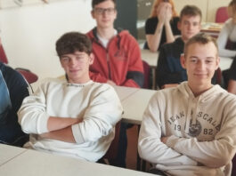 Budúcnosť áut prichádza do Bánoviec: nový odbor autotronik Študenti Strednej odbornej školy strojníckej v Bánovciach nad Bebravou počas vyučovania. Zdroj foto: FB/SOŠ strojnícka