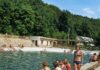 🏖️ STRIEBORNICA – LETNÝ RAJ, NA KTORÝ SA NEZABÚDA Letné kúpanie na Striebornici patrilo kedysi k najobľúbenejším prázdninovým zážitkom obyvateľov Bánoviec a širokého okolia. Foto: Uhrovec na historických fotografiách.