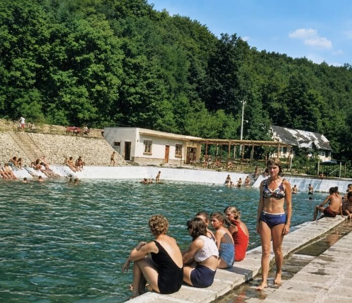 Letné kúpanie na Striebornici patrilo kedysi k najobľúbenejším prázdninovým zážitkom obyvateľov Bánoviec a širokého okolia. Foto: Uhrovec na historických fotografiách.