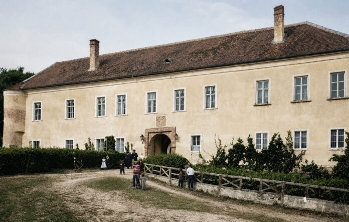 🏰 Takto mohol vyzerať zaniknutý bánovský kaštieľ, ktorý stál neďaleko dnešnej ZŠ Duklianska.