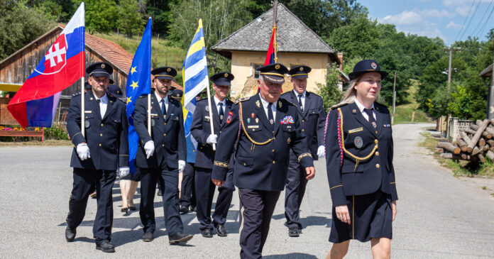 slavnostn pochod Slávnostný pochod obcou patril medzi najpôsobivejšie momenty osláv 100. výročia DHZ Dubnička. Autor: Stanislav Vavro
